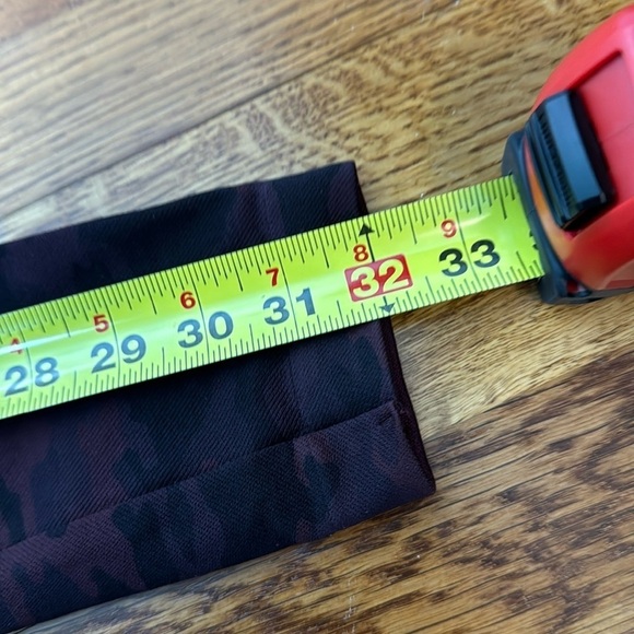 SPANX Look At Me Now Burgundy Seamless Camo Leggings Size Medium - Picture 6 of 12